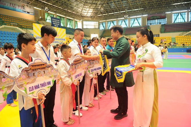 Hơn 500 VĐV tham dự Giải Vô địch Karate và Taekwondo trẻ các CLB tỉnh Thừa Thiên Huế - Ảnh 2.