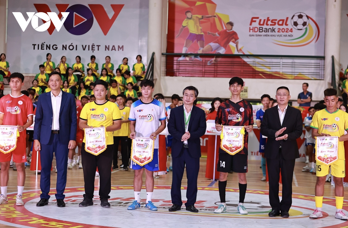 tung bung khai mac giai futsal hdbank sinh vien khu vuc ha noi 2024 hinh anh 2