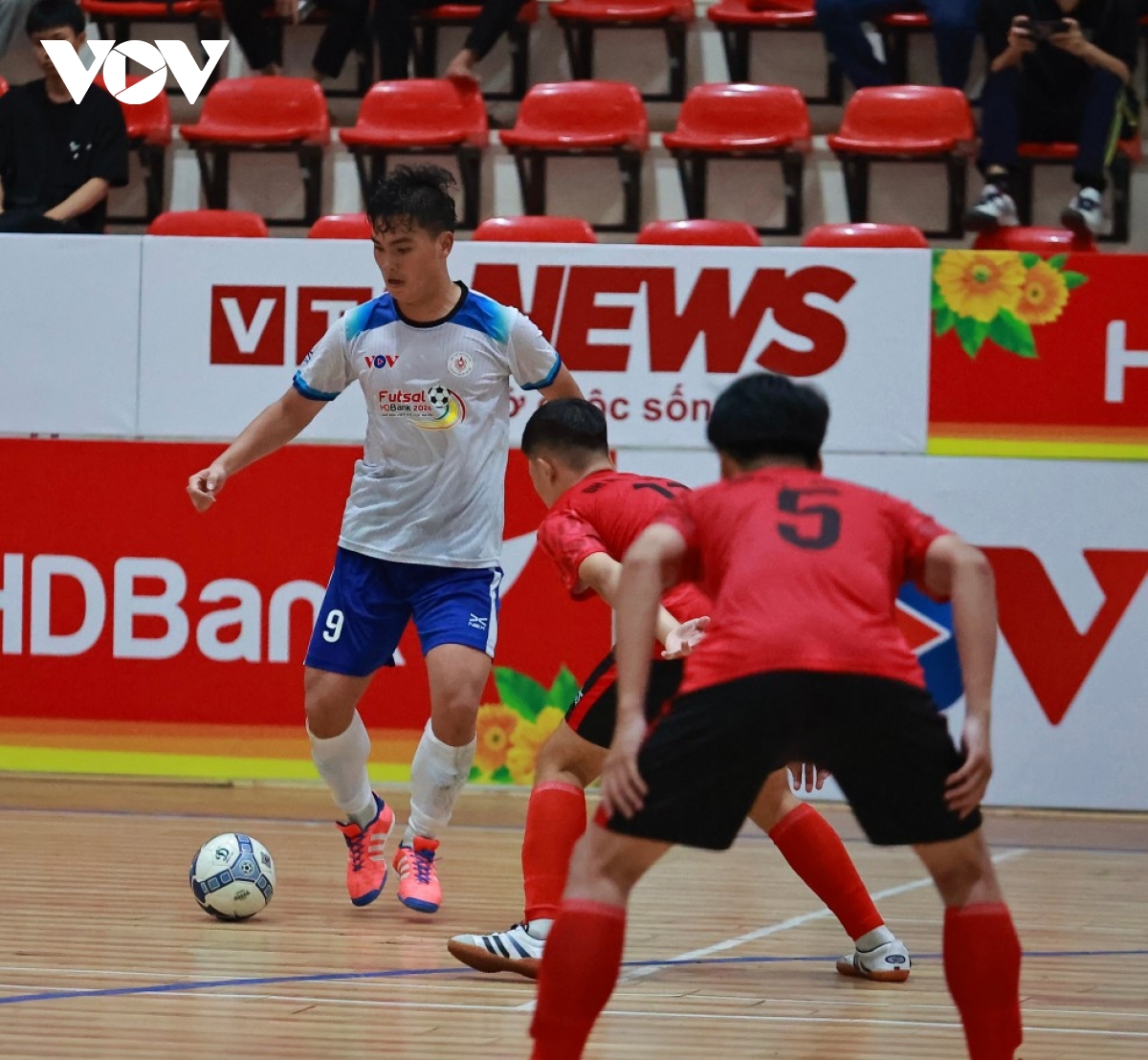 tung bung khai mac giai futsal hdbank sinh vien khu vuc ha noi 2024 hinh anh 3