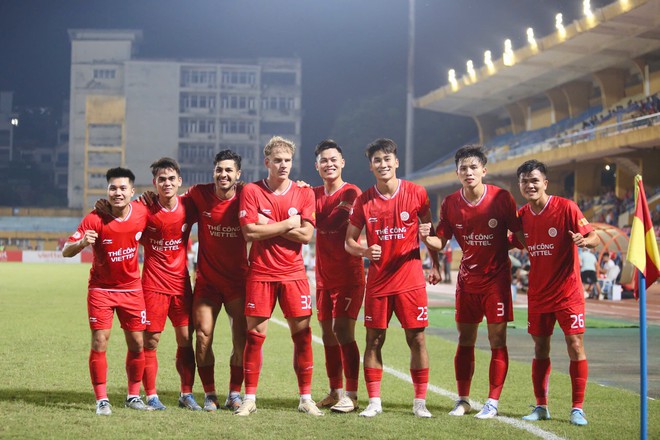 Ngôi đầu trong lặng lẽ của người ‘nói nhiều’ nhất V-League: HLV Popov- Ảnh 5.